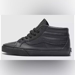 Black Vans nwb sk8 mid sneakers
